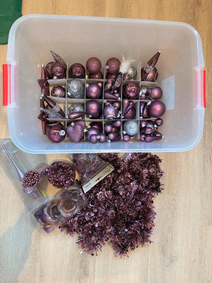 Kerstballen slingers en piek paars, Diversen, Kerst, Zo goed als nieuw, Ophalen