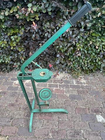 Stevige kurkmachine beschikbaar voor biedingen
