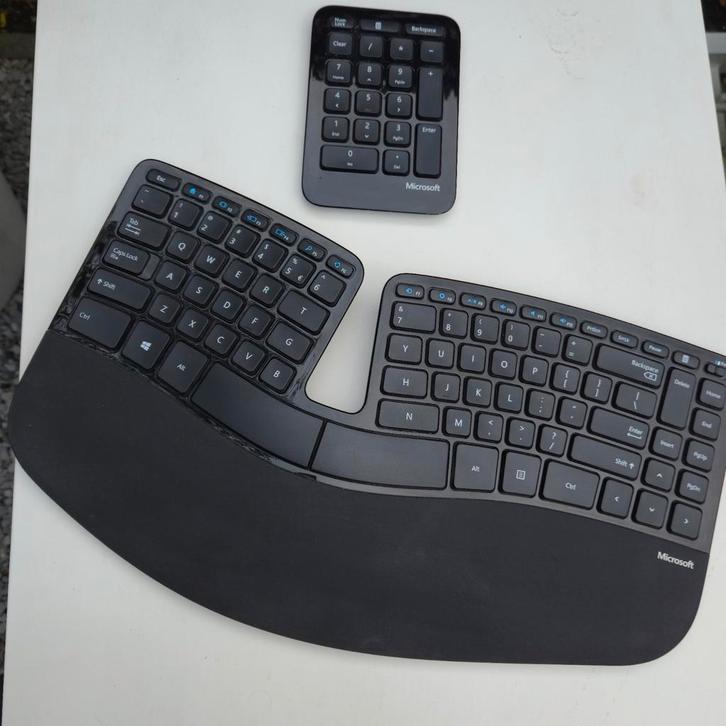Microsoft Sculpt Ergonomisch Toetsenbord + Numeriek Pad, Computers en Software, Toetsenborden, Zo goed als nieuw, Qwerty, Draadloos