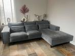 Comfortabele hoekbank grijs - 2 jaar oud, Huis en Inrichting, Banken | Bankstellen, Ophalen, 250 tot 300 cm, Gebruikt, 100 tot 125 cm
