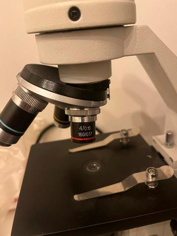 Microscoop beschikbaar voor biedingen