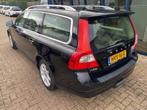 Volvo V70 2.5FT Summum Automaat 200PK LEER / ECC / TREKHAAK, Auto's, Beige, 1574 kg, Euro 4, 750 kg