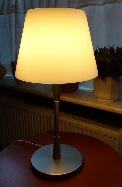 Design Tafellamp - Schemerlamp met glazen kap (wit matglas), Huis en Inrichting, Lampen | Tafellampen, Zo goed als nieuw, 50 tot 75 cm