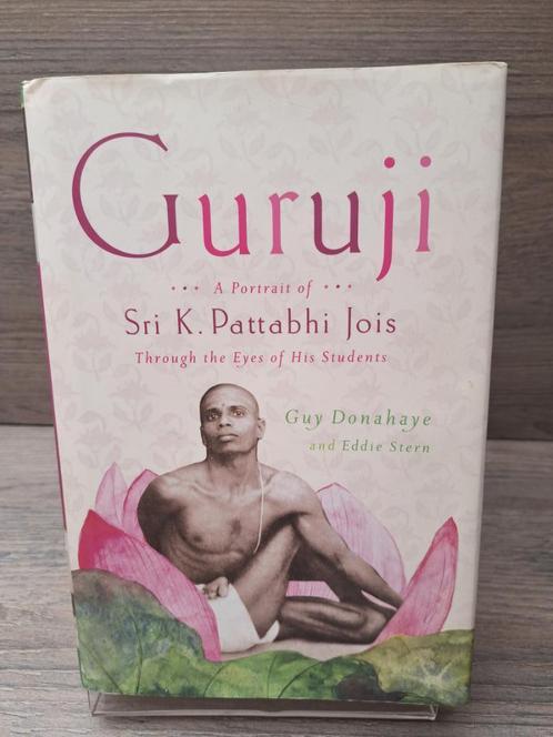 Guruji / A Portrait of Sri K. Pattabhi Jois Through the Eyes, Boeken, Esoterie en Spiritualiteit, Gelezen, Achtergrond en Informatie
