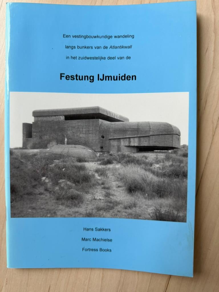 Festung IJmuiden - Hans Sakkers, M. Machielse -1999- Bunkers, Verzenden, Nederland, Embleem of Badge