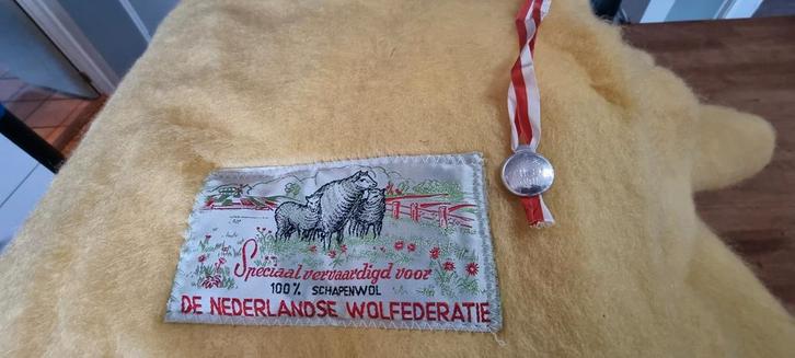 100% Schapenwol Deken - Vintage, Huis en Inrichting, Slaapkamer | Beddengoed, Nieuw, Deken of Dekbed, Overige maten, Geel, Ophalen of Verzenden