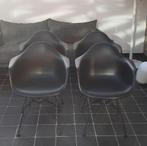4 zwart kunststof kuipstoelen op zwart stalen onderstel, Ophalen, Zwart, Kunststof