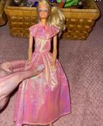 Vintage Barbie pop in roze jurk, Ophalen of Verzenden, Gebruikt, Barbie