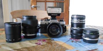 Analoog Olympus Camera CM10 en Diverce Lens beschikbaar voor biedingen