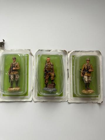 Drie tinnen soldaten beschikbaar voor biedingen