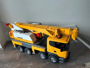 Bruder Liebherr hijskraan beschikbaar voor biedingen