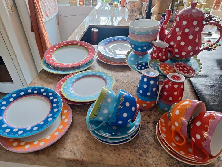 Oilily servies 4 delig, Huis en Inrichting, Keuken | Servies, Gebruikt, Overige typen, Overige stijlen, Porselein, Ophalen of Verzenden