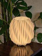 Stijlvolle Tafellamp Wave wit, Kunststof, Info@decoratiespecial.nl, Nieuw, Ophalen of Verzenden