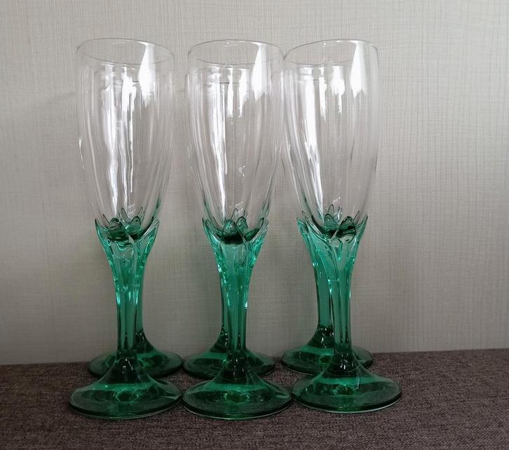 Bormioli Rocco bouquet Emerald green champagne glazen, Antiek en Kunst, Antiek | Glas en Kristal, Ophalen of Verzenden