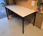 Stevige werktafel, stalen onderstel, kunststof blad 140x70cm, Ophalen