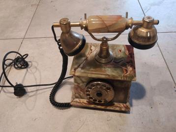 Antiek telephone beschikbaar voor biedingen