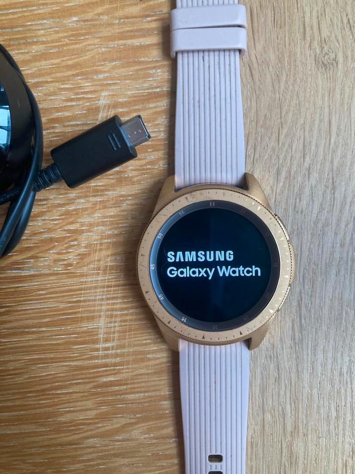 Samsung Galaxy Watch SM-R810 Rosé Goud, Sieraden, Tassen en Uiterlijk, Smartwatches, Gebruikt, Android, Roze, Hartslag, Waterdicht