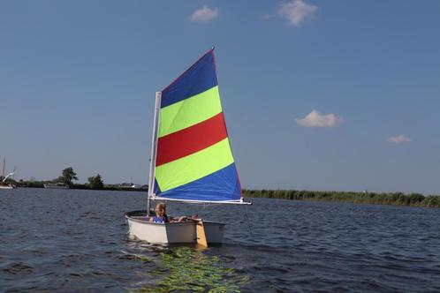 Complete optimist (Handtrailer, 3x zeil 2x mast/giek), Watersport en Boten, Kajuitzeilboten en Zeiljachten, Zo goed als nieuw