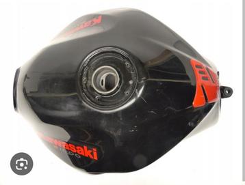 Gezocht! Benzine tank Kawasaki z1000 2003-2006 beschikbaar voor biedingen