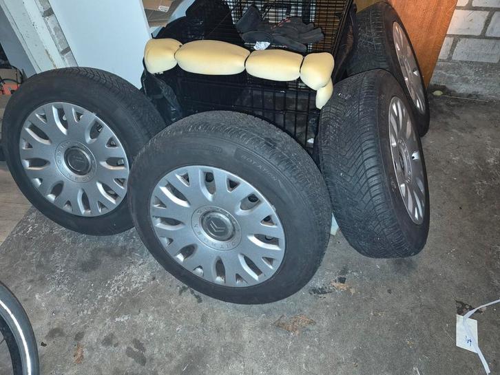 Gebruikte banden4 all-season banden 185 65 15 met 4 x 108, Auto-onderdelen, Banden en Velgen, Band(en), All Season, 15 inch, 185 mm