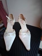 Trouwschoenen ivoorwit met satijn maat 5 Rainbow club, Ophalen of Verzenden, Gedragen, Accessoires