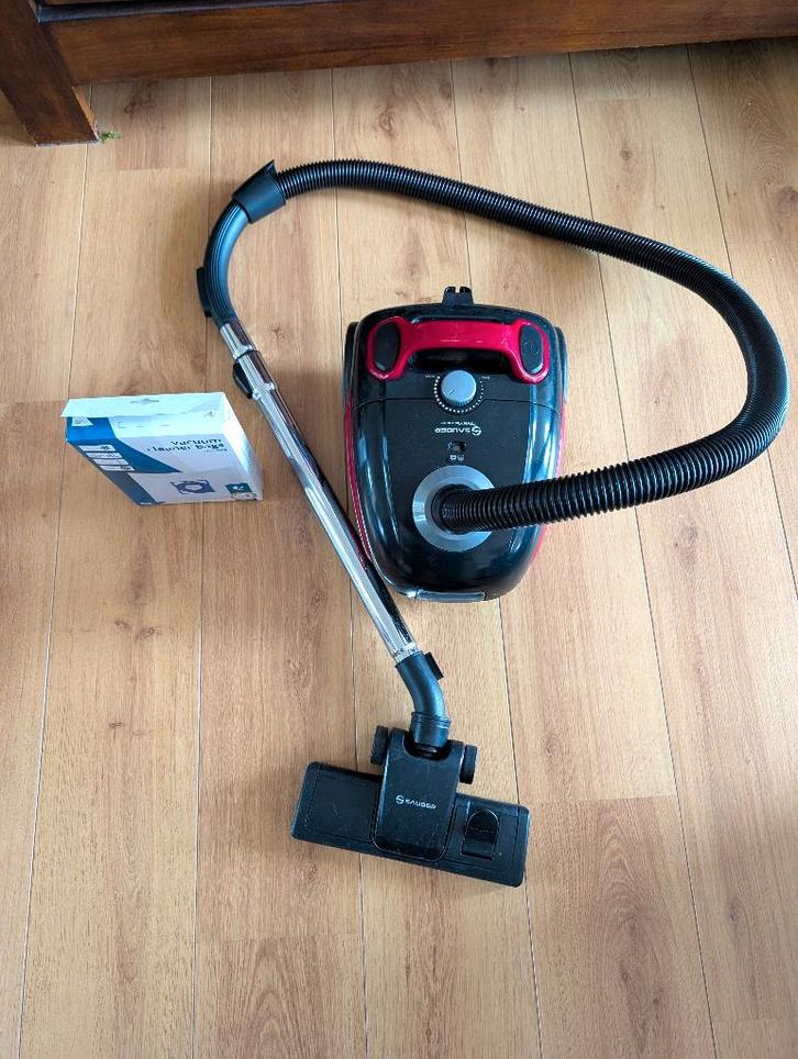 Compacte krachtige stofzuiger Sauber V70 + zakken, Witgoed en Apparatuur, Stofzuigers, Stofzuiger, Minder dan 1200 watt, Stofzak