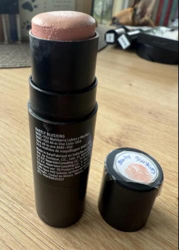 Younique - All-in-One Color Stick - Barely Blushing (roze) beschikbaar voor biedingen