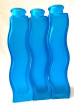 3  Identieke blauwe vaasjes met golvende vorm, Overige kleuren, Ophalen of Verzenden, Minder dan 50 cm, Glas