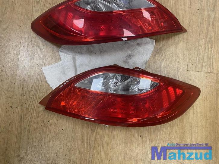 2009 Mazda 2 hatchback achterlicht set links rechts, Auto-onderdelen, Verlichting, Mazda, Gebruikt, Ophalen of Verzenden