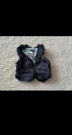 Maat 92 ‘ bont ‘ giletje nieuw ( carnaval ), Kinderen en Baby's, Kinderkleding | Maat 92, Ophalen of Verzenden, Nieuw, Meisje