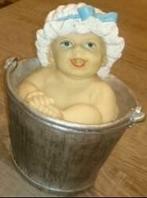 Spaarpot baby met badmuts op in emmer 14 cm, Ophalen of Verzenden, Gebruikt, Mens