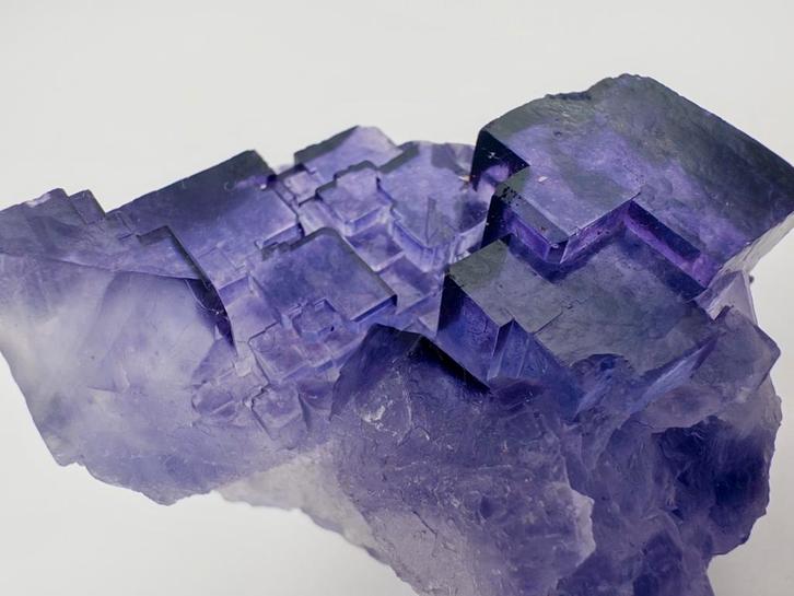 Paarse ‘QR-code Fluoriet - Xinjiang, China, Verzamelen, Mineralen en Fossielen, Mineraal, Ophalen of Verzenden