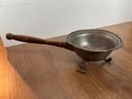 Mooi afgewerkt tinnen schaaltje met bewerkt houten handvat, Antiek en Kunst, Antiek | Tin, Ophalen of Verzenden