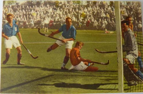 40 SPORTEN 46 Nederlands doelpunt in hockeywedstrijd, Verzamelen, Sportartikelen en Voetbal, Zo goed als nieuw, Poster, Plaatje of Sticker
