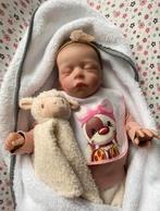 reborn baby meisje slapend  🩷, Verzamelen, Poppen, Verzenden, Zo goed als nieuw, Babypop, Levensecht of Reborn