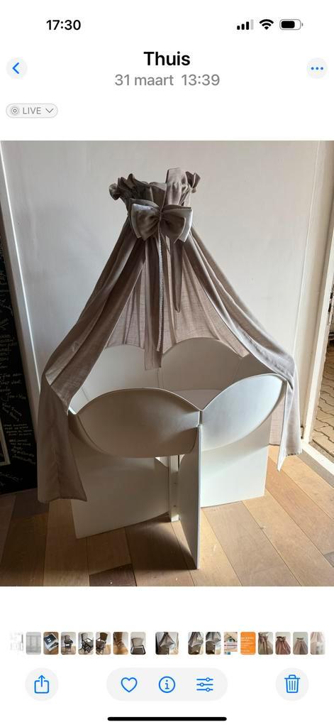 Unieke Wieg in Bloemen Design, Kinderen en Baby's, Babywiegjes en Ledikanten, Zo goed als nieuw, Wieg, Ophalen