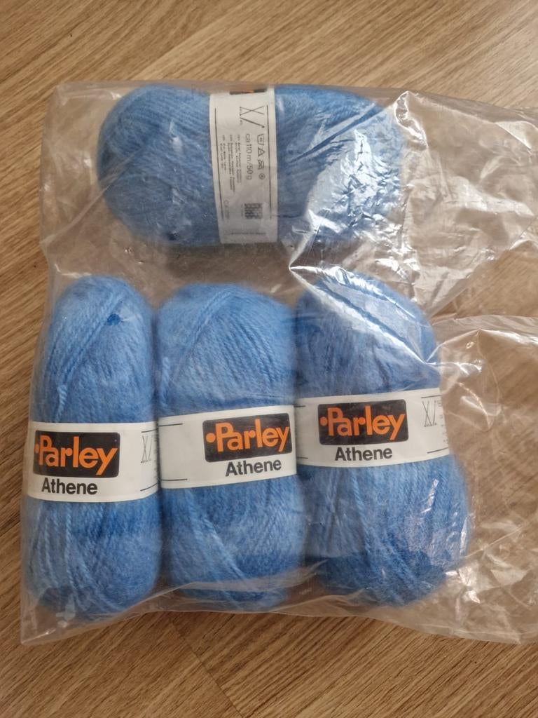 Nieuwe bollen wol, garen. Licht blauw.
Parley Athene.
4 stuk, Hobby en Vrije tijd, Breien en Haken, Zo goed als nieuw, Ophalen of Verzenden