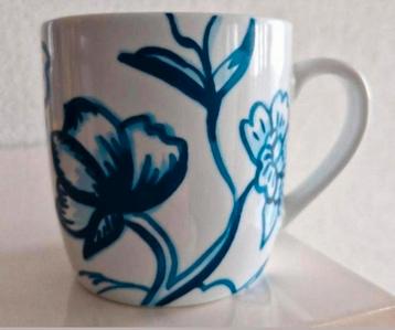Beker met Blauwe Bloemen beschikbaar voor biedingen
