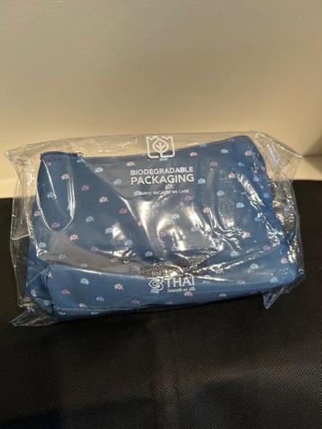 Thai Airways Royal Silk Business Class Amenity Kit by Jim Th beschikbaar voor biedingen