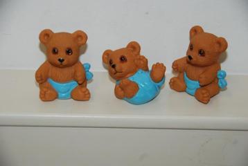 Beertjes jolig drietal! Kleur: bruin met blauwe luier.  3 X. beschikbaar voor biedingen