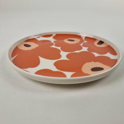 Marimekko Unikko bord wit oranje bruin 20cm, Huis en Inrichting, Keuken | Servies, Nieuw, Bord(en), Overige stijlen, Keramiek