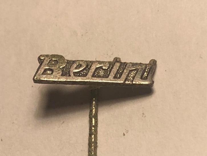 Metalen BERINI BROMFIETSMERK Speld (Metaalkleur)., Verzamelen, Speldjes, Pins en Buttons, Zo goed als nieuw, Speldje of Pin, Transport
