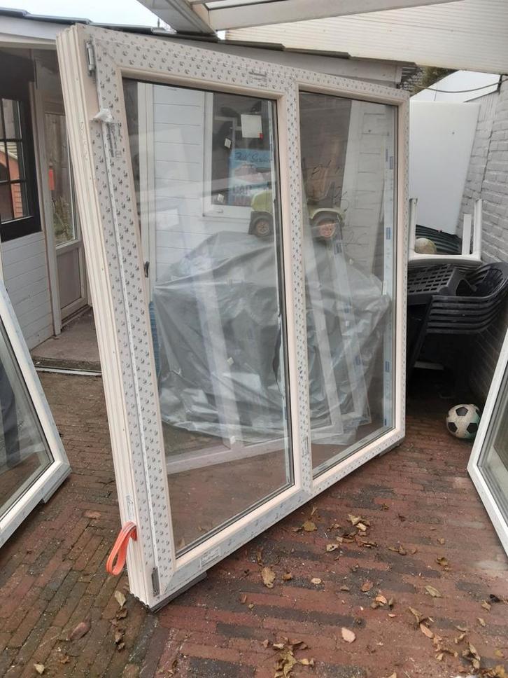 10 kunstof kozijnen en 2  achterdeuren, Doe-het-zelf en Verbouw, Kozijnen en Schuifpuien, Zo goed als nieuw, Deurkozijn, Kunststof