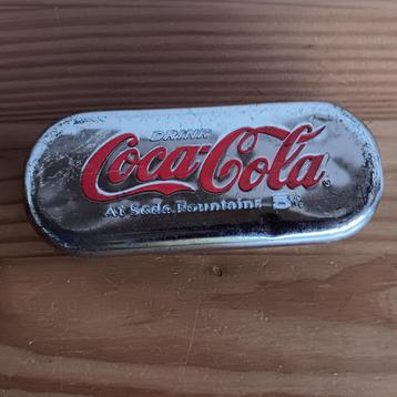 Coca Cola brillenkoker beschikbaar voor biedingen