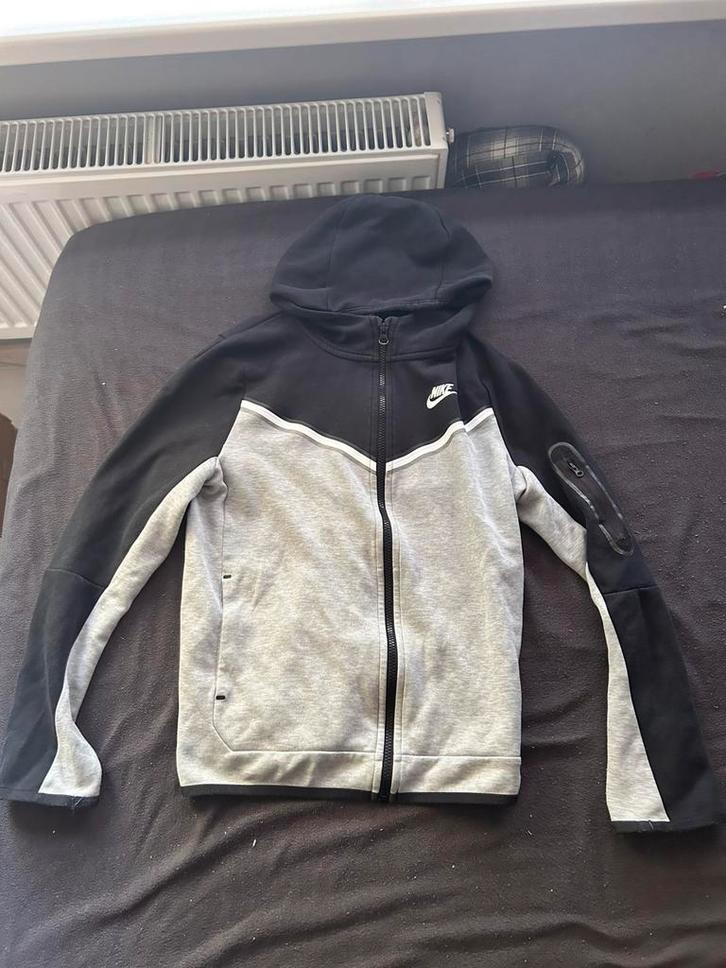 Nike tech fleece vest maat kinderen XL, Kleding | Heren, Truien en Vesten, Gedragen, Maat 46 (S) of kleiner, Grijs, Ophalen of Verzenden