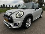 MINI Cooper S JCW Adaptieve Automaat Head-Up Carplay Pano, Auto's, Mini, 1998 cc, Zwart, 4 cilinders, 4 stoelen