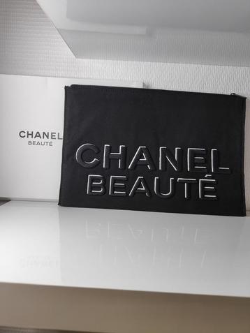 Toilettas make-up beschikbaar voor biedingen