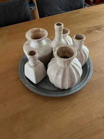 Set van 6 decoratieve vaasjes beschikbaar voor biedingen