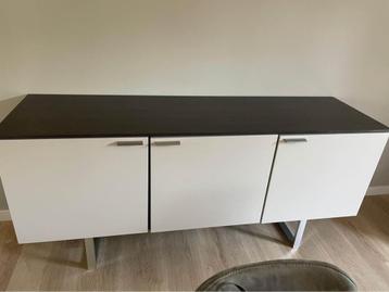 dressoir beschikbaar voor biedingen