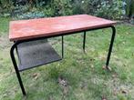 Pilastro jaren ‘60 teak / metaal op wielen, Huis en Inrichting, Tafels | Bijzettafels, Gebruikt, 55 tot 75 cm, Rechthoekig, Hout